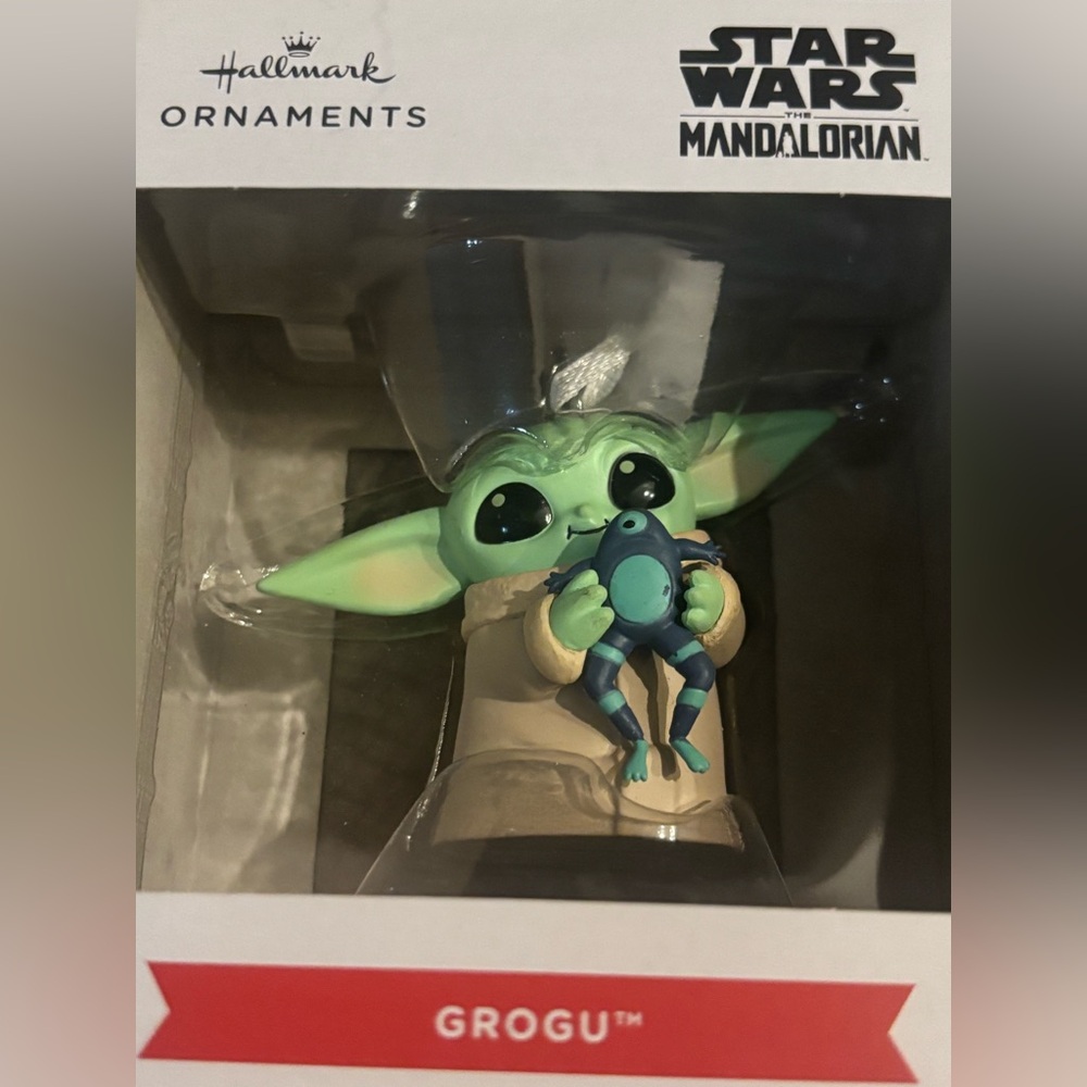 Disney Star Wars Mandalorian Grogu Hallmark Christmas Ornament New in Box - Picture 2 of 4